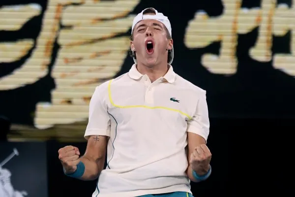 Rune festeja una victoria en el Abierto de Australia