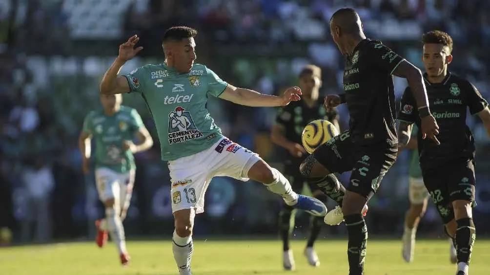 León en el duelo ante Santos Laguna