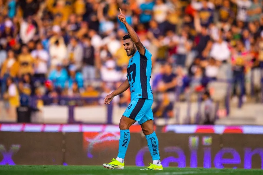 'Toto' Salvio en celebración de gol