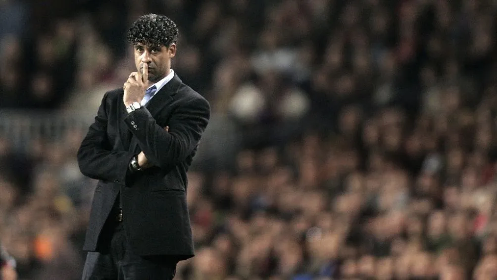 Rijkaard dirigiendo a Barcelona