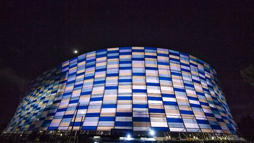 El Estadio Cuauhtémoc visto desde las inmediaciones