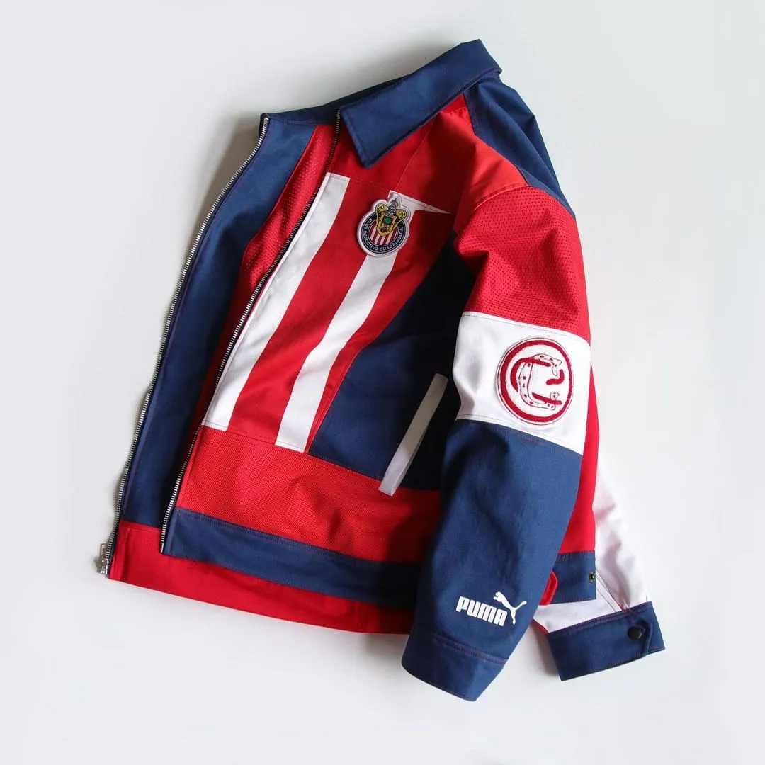 INSTAGRAM: @Mauro_Garfias La chamarra exclusiva de la presentación de Chicharito