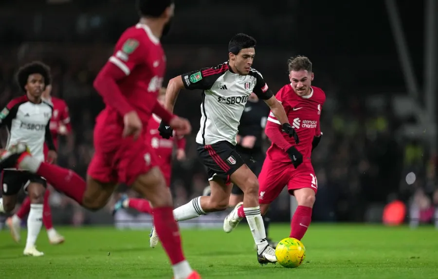 Jiménez durante partido ante Liverpool