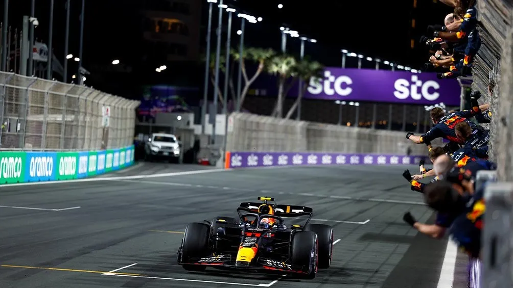 Red Bull celebra a Checo Pérez