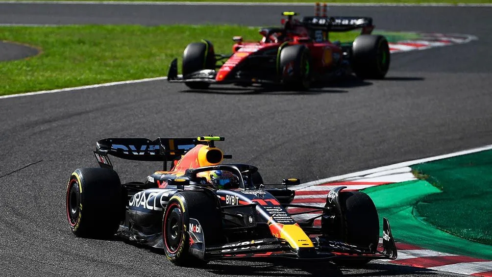 Checo Pérez correrá por cuarto año con Red Bull