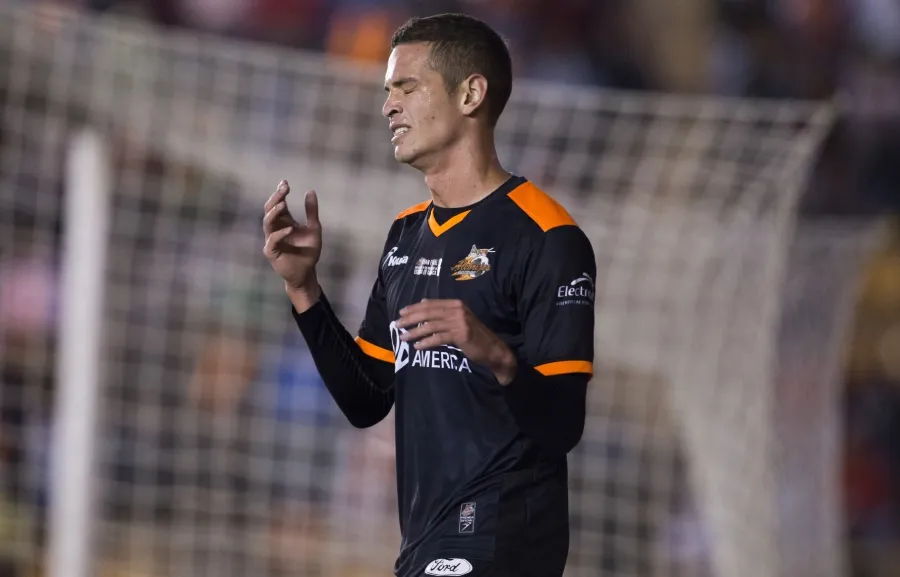 Martín Zúñiga se lamenta en juego con Alebrijes