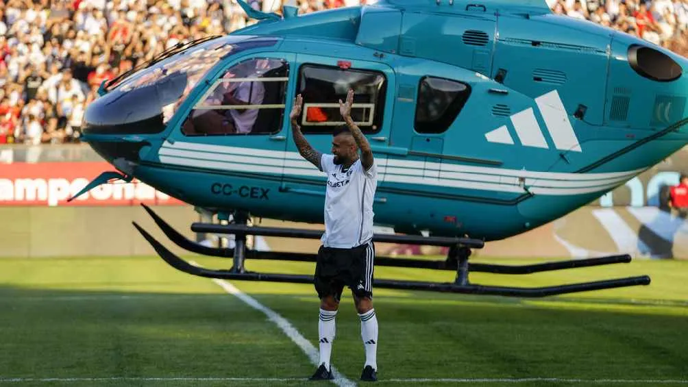 Llegó en helicóptero al estadio