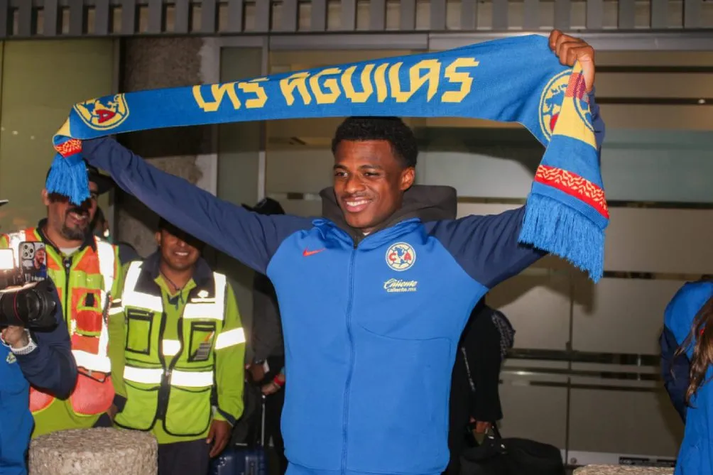 JULIÁN VÁZQUEZ Javairo Dilrosun llegó a Ciudad de México este viernes