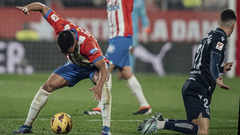 El reclamos tras el gol anulado del Girona