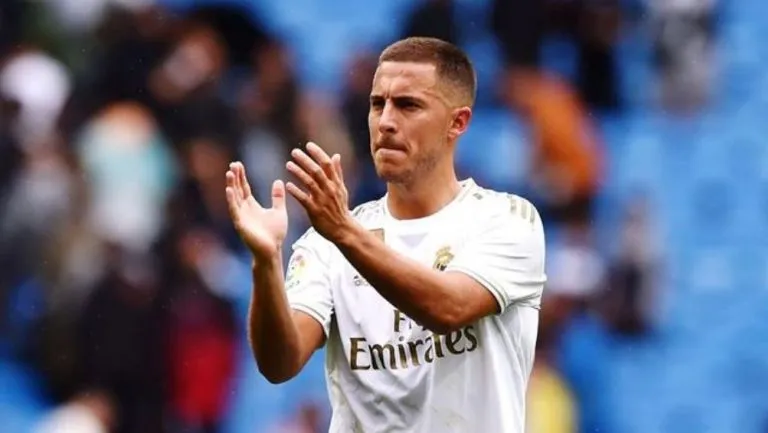 Eden Hazard agradece a la afición en el Santiago Bernabéu