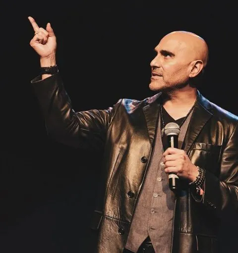 Suárez Gomís en un show