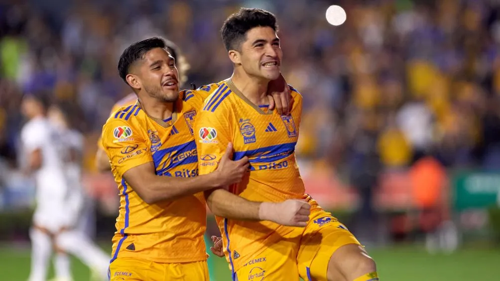 Nico Ibáñez celebra uno de sus dos goles ante Pumas