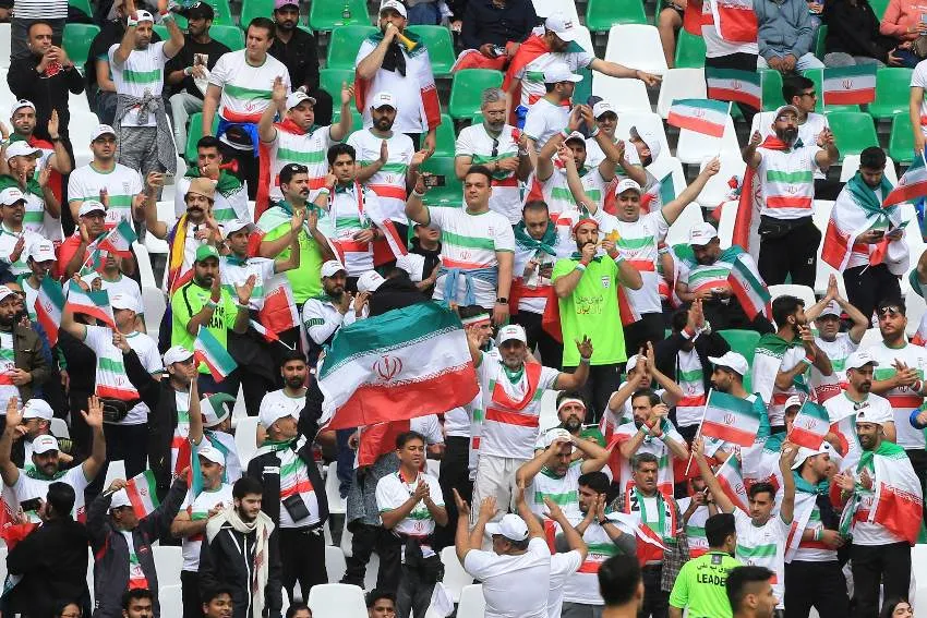 Afición de Irán celebrando el pase a Semifinales