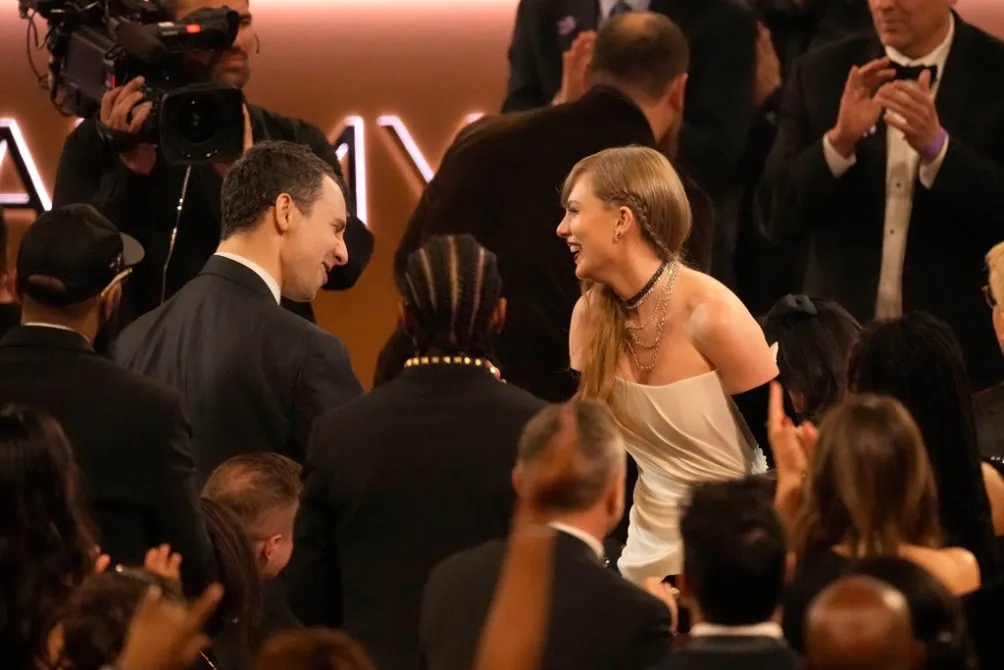 Jack Antonoff y Taylor Swift durante los Premios Grammy