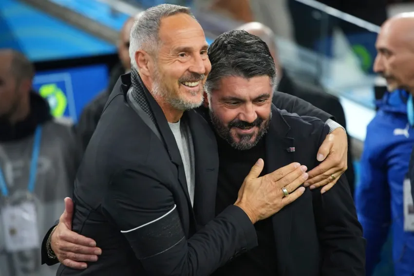 El abrazo entre técnicos