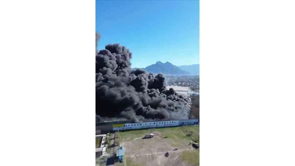 Las columnas de humo se pudieron ver desde varias zonas del Área Metropolitana.