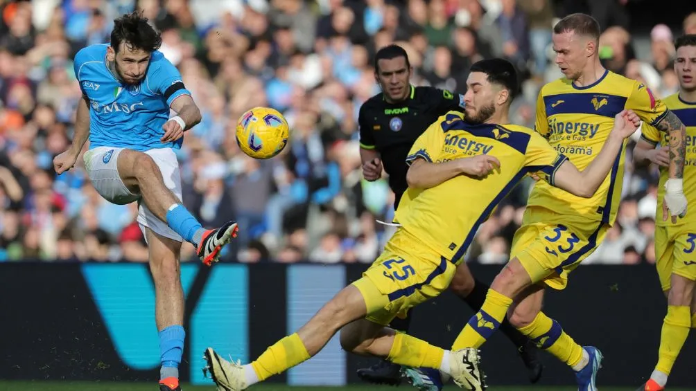 Napoli se impuso en su estadio
