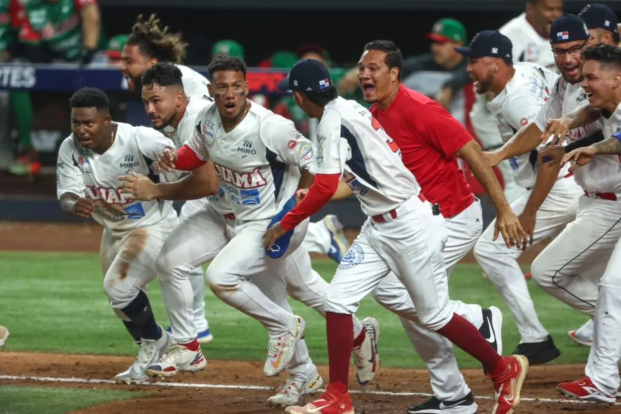 Panamá dejó tendido en el terreno a México