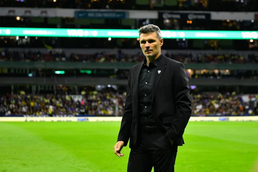 Tano Ortiz en su regreso al Estadio Azteca