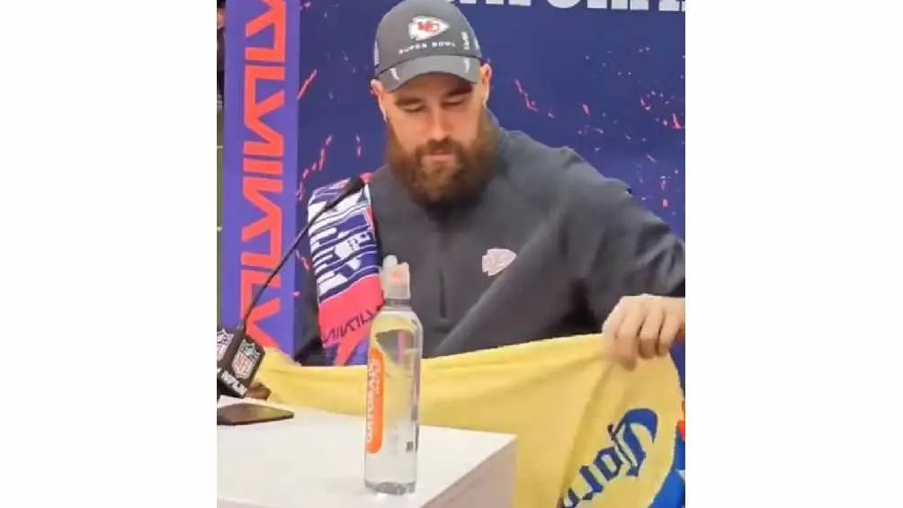 Firmó el jersey del equipo