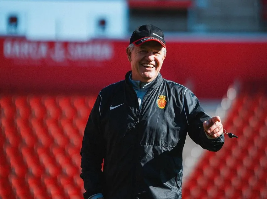 INSTAGRAM: @rcdmallorcaoficial Javier Aguirre con Mallorca