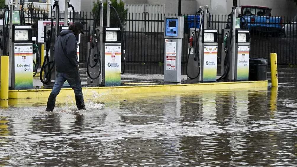 Se recomendó a las personas mantenerse en un lugar seguro.