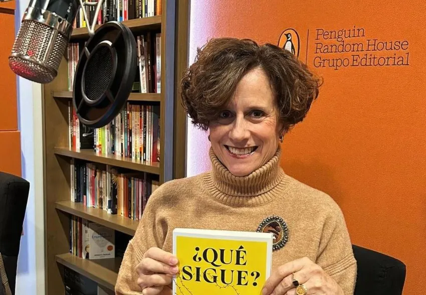 INSTAGRAM: @denise_dresserg Presentando su libro