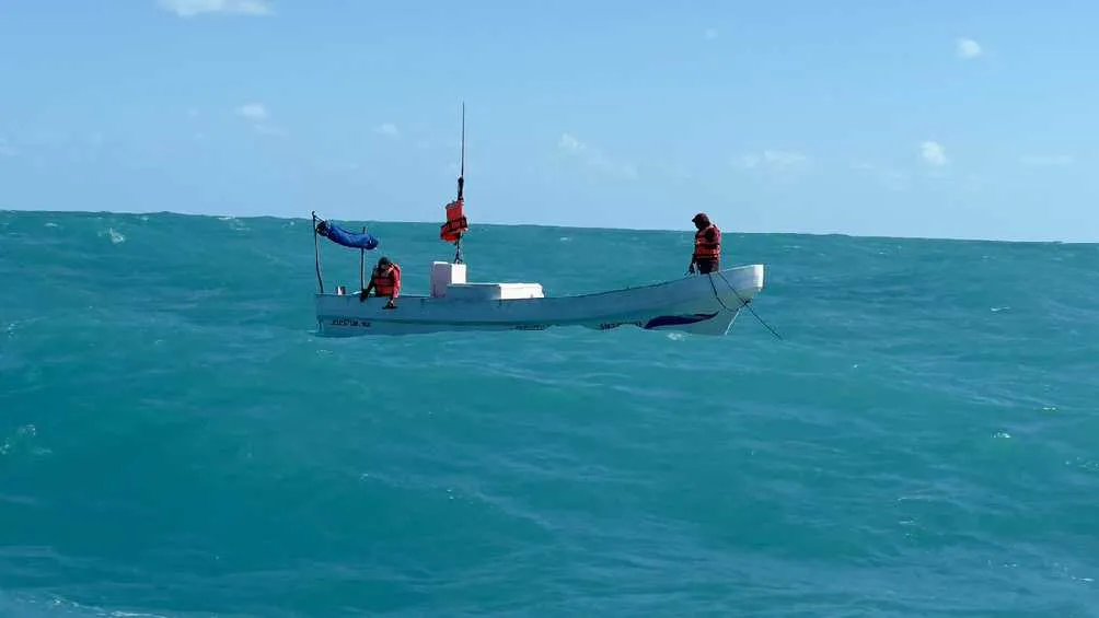 El mal clima provocado por el frente frío 32 habría sido la causa de quedar a al deriva.