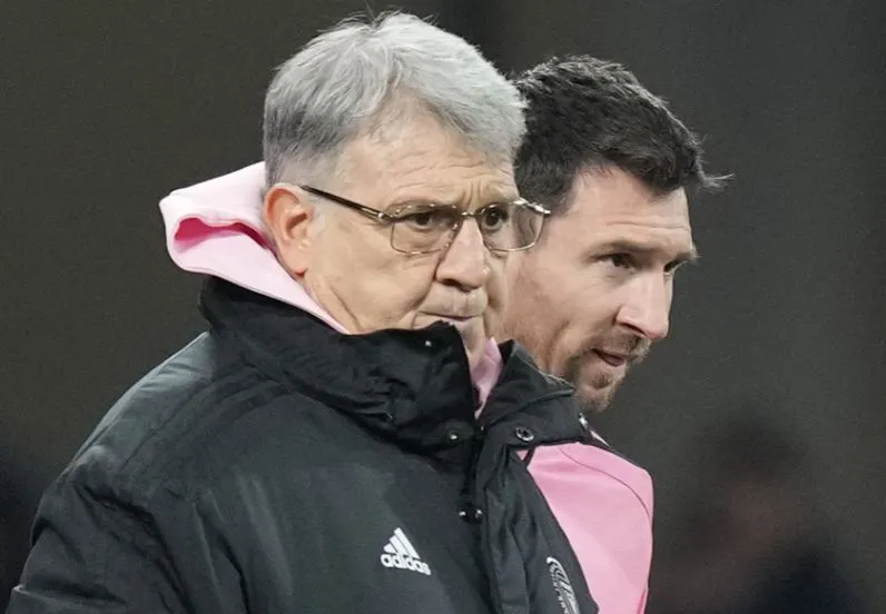 Tata Martino y Messi tras caer en gira de pretemporada