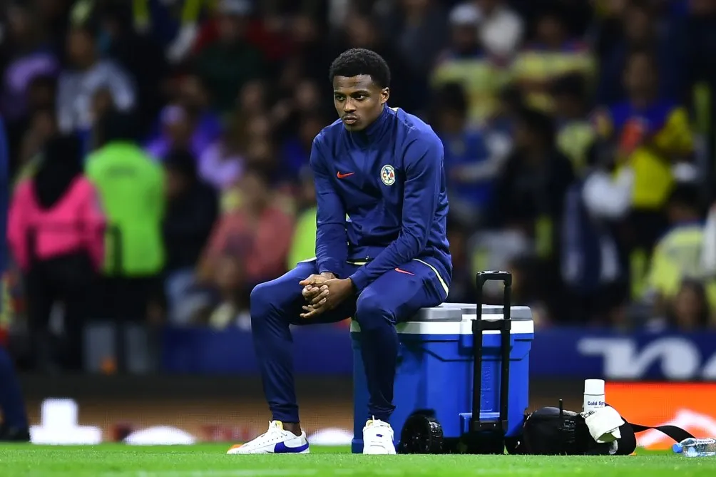 Dilrosun en la banca de las Águilas