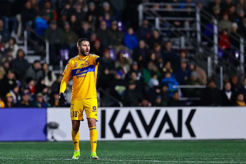 Gignac marcó golazo de tiro libre ante Vancouver