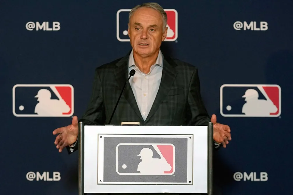 El comisionado Rob Manfred en conferencia de prensa