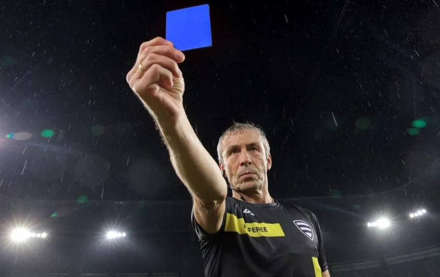 FIFA aún analiza el uso de la tarjeta azul