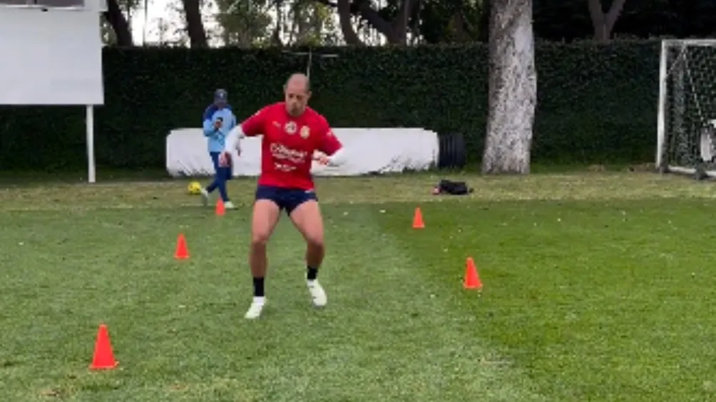 Javier Hernández entrena por separado