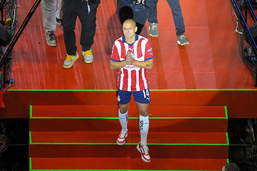 'Chicharito' Hernández en su presentación con Chivas