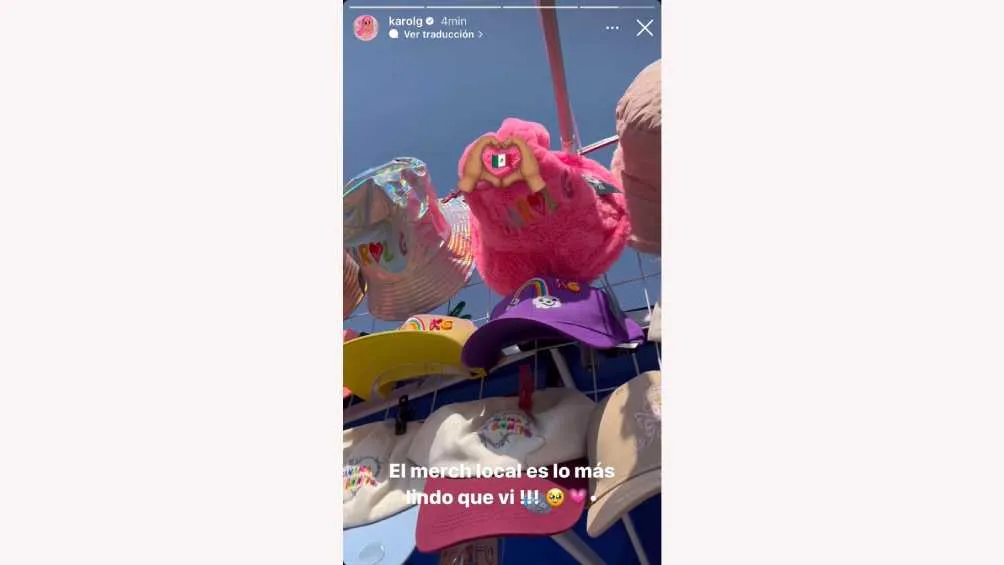 CAPTURA DE PANTALLA: IG: @karolg La Bichota tomó con humildad la mercancía pirata en el Azteca.