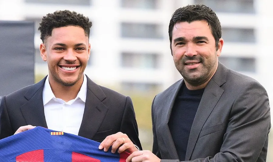 X: @MartinMinan_ Deco presentando a Vítor Roque