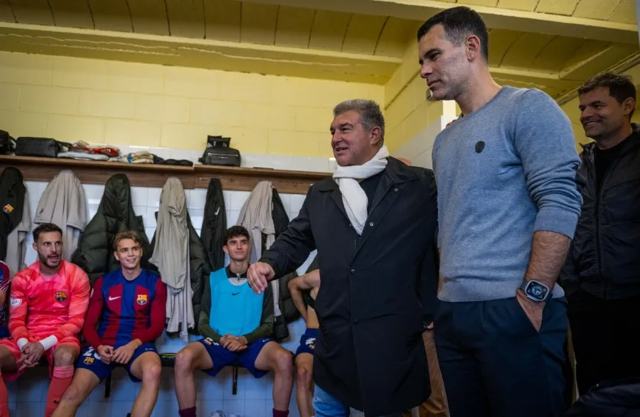 X: X: @FCBarcelonaB Márquez con Joan Laporta
