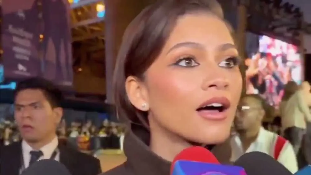 CAPTURA DE PANTALLA: Twitter: @VengaLaAlegria También fue criticado que le preguntaran por su novio y no por el estreno de la película.