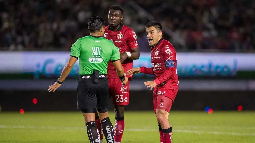 La expulsión cambió el partido