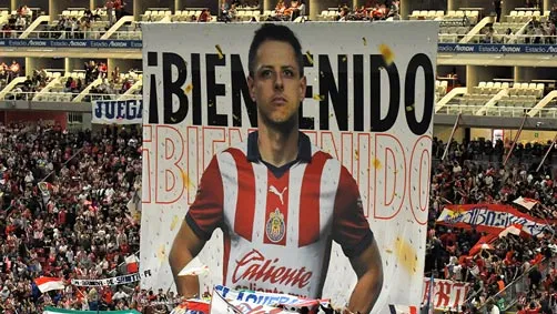 La afición de Guadalajara recibió con todo a Chicharito