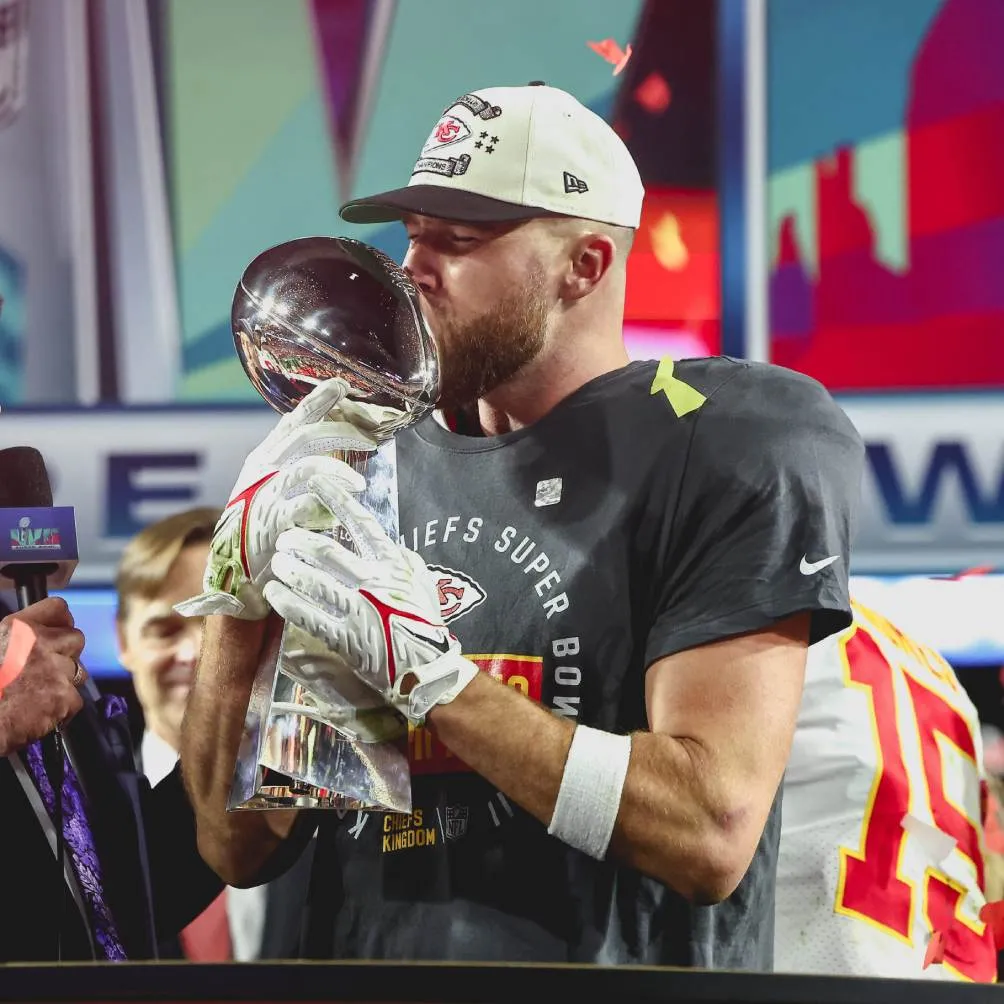 Travis Kelce celebrando en 2023