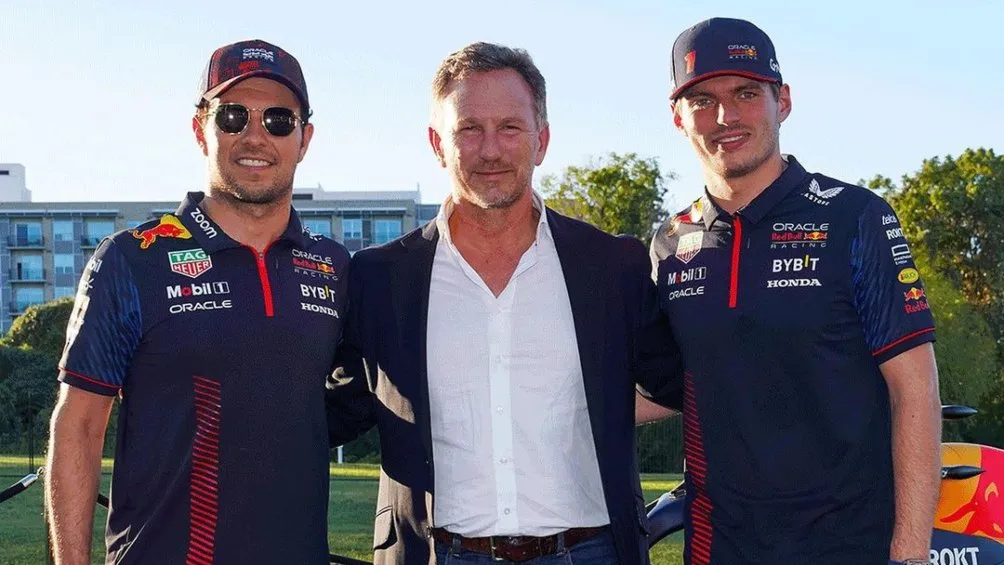 Horner junto a Checo Pérez y Max Verstappen