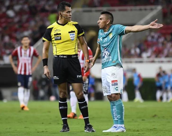 Pérez Durán, en acción en un Chivas vs León