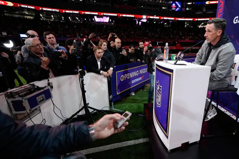 Kyle Shanahan en la Opening Night en Las Vegas