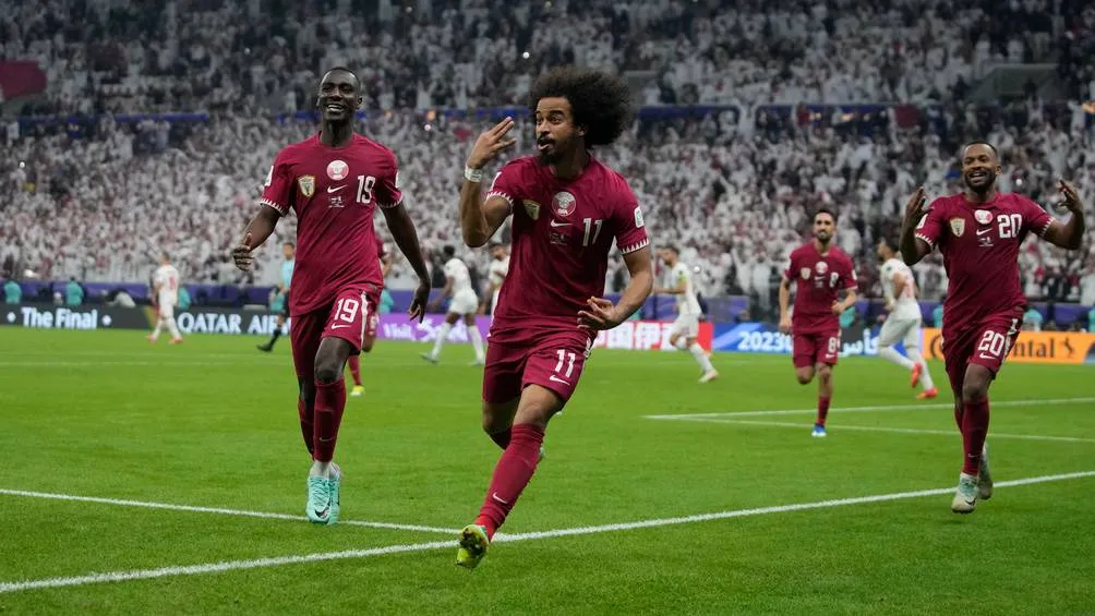 Akram Afif festeja el gol