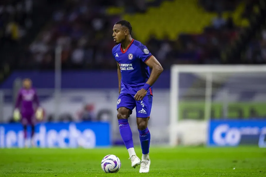 Diber Cambindo con Cruz Azul