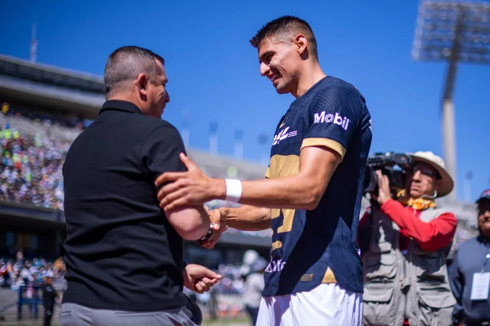 Carbajal y Memo durante el compromiso en CU