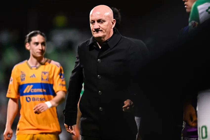 Santos confirmó su salida