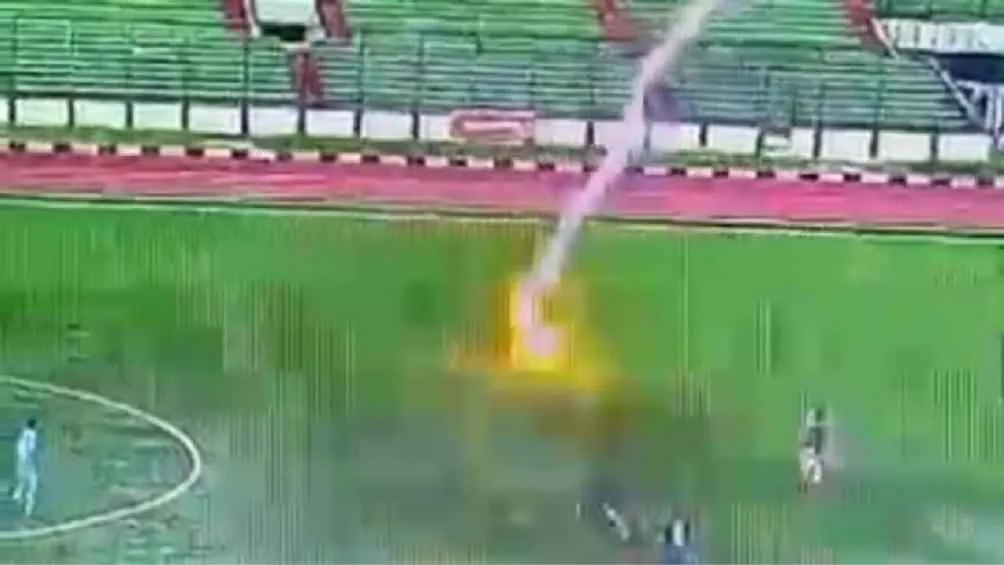 El futbolista fue alcanzado por un rayo